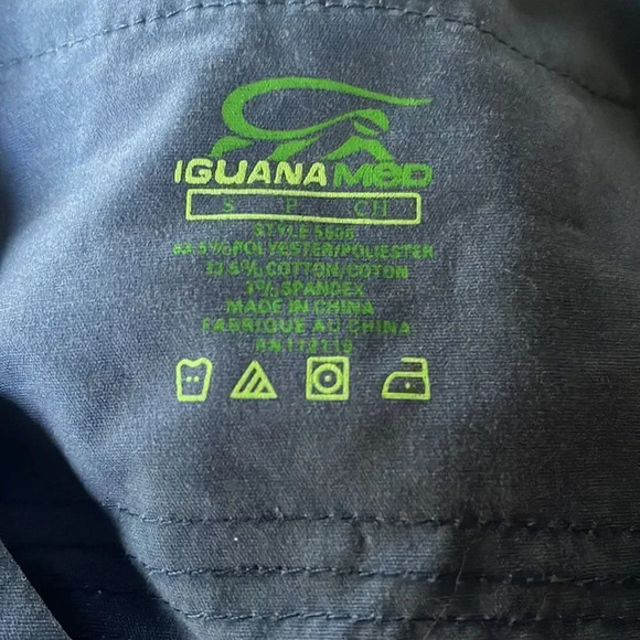 Iguana Med navy/lime accent V neck uniform top. Small. - Picture 6 of 6